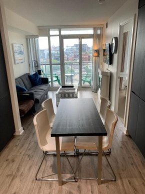 AJ Downtown Toronto Suite with Parking